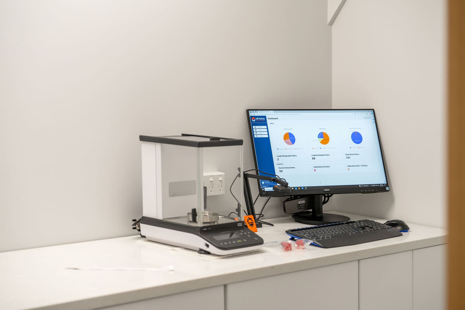 Instrument display representing statistical analysis of exposure data
