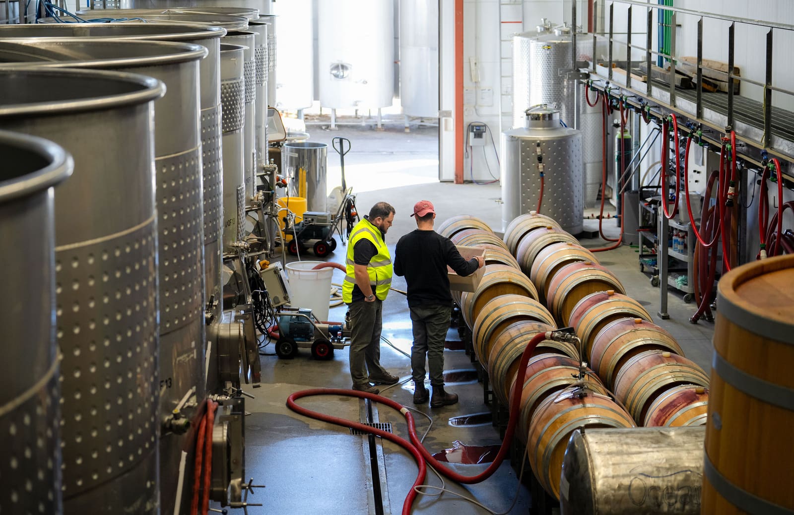 Two-person hygiene team conducting monitoring at the winery tanks